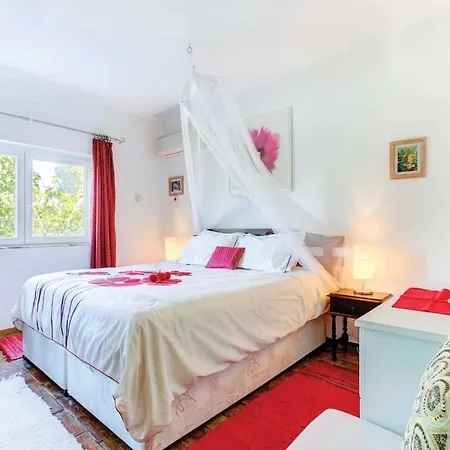Villa Carvoeiro Sleeps 6 Air Con Wifi *