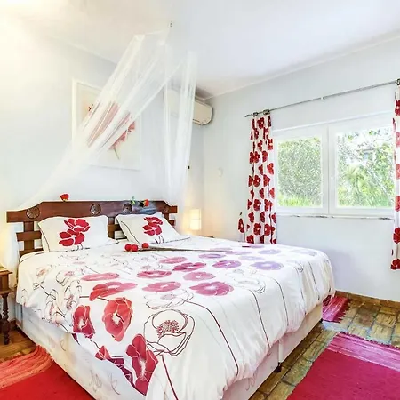 Villa Carvoeiro Sleeps 6 Air Con Wifi *